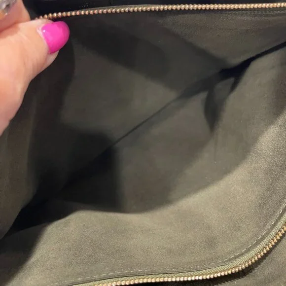 Louis Vuitton Coussin Monogram Embossed Lambskin (JB1052) - Picture 7 of 9